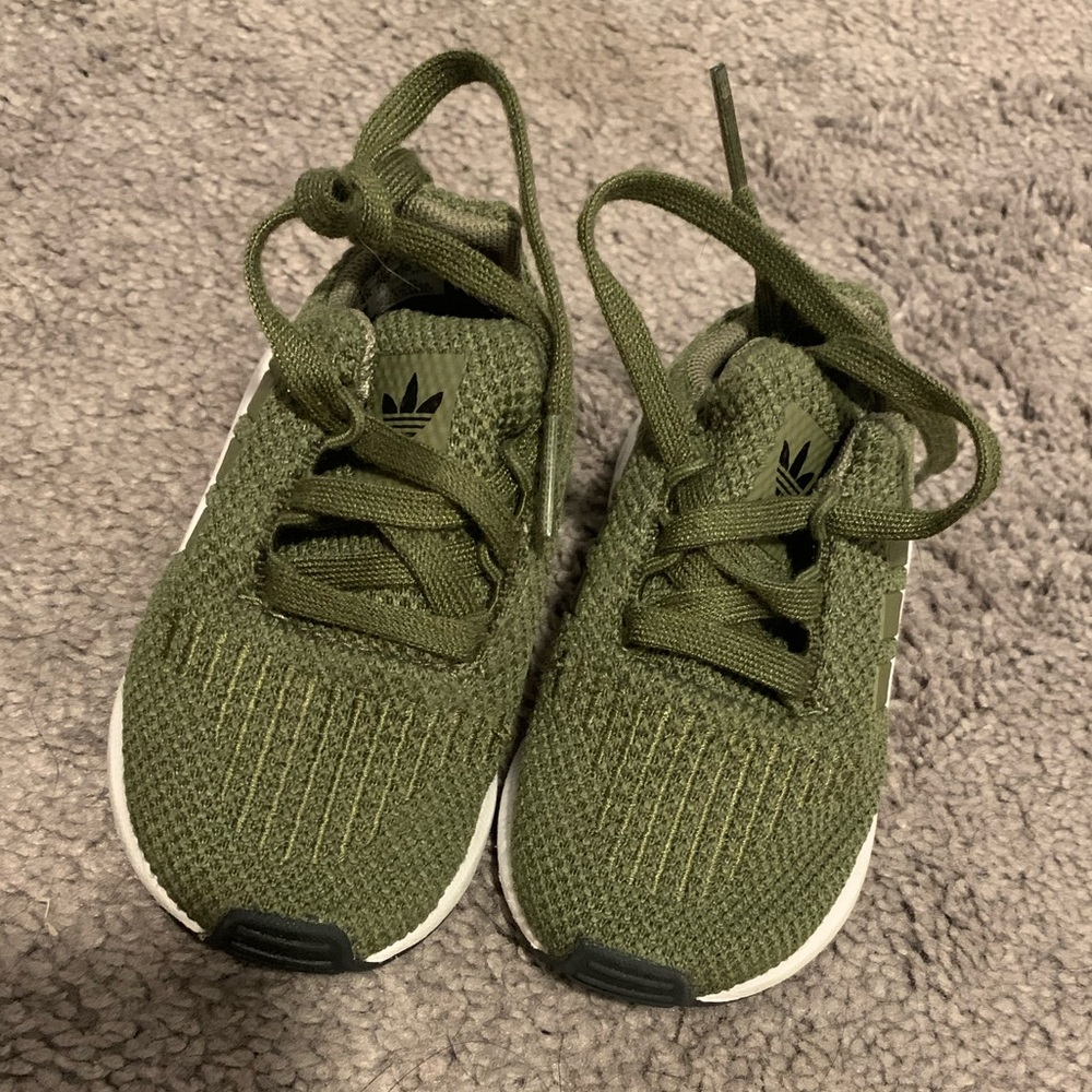 Adidas Sneakers